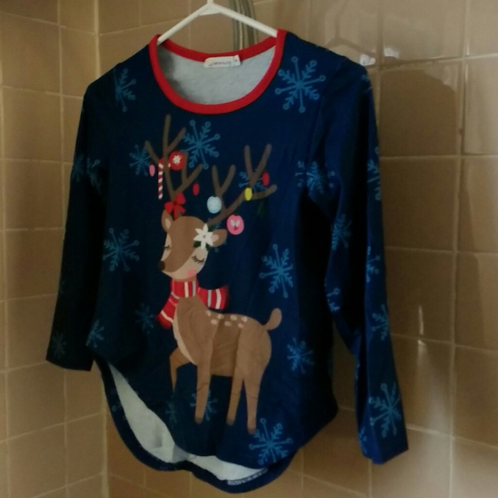 NWOT Reindeer Top